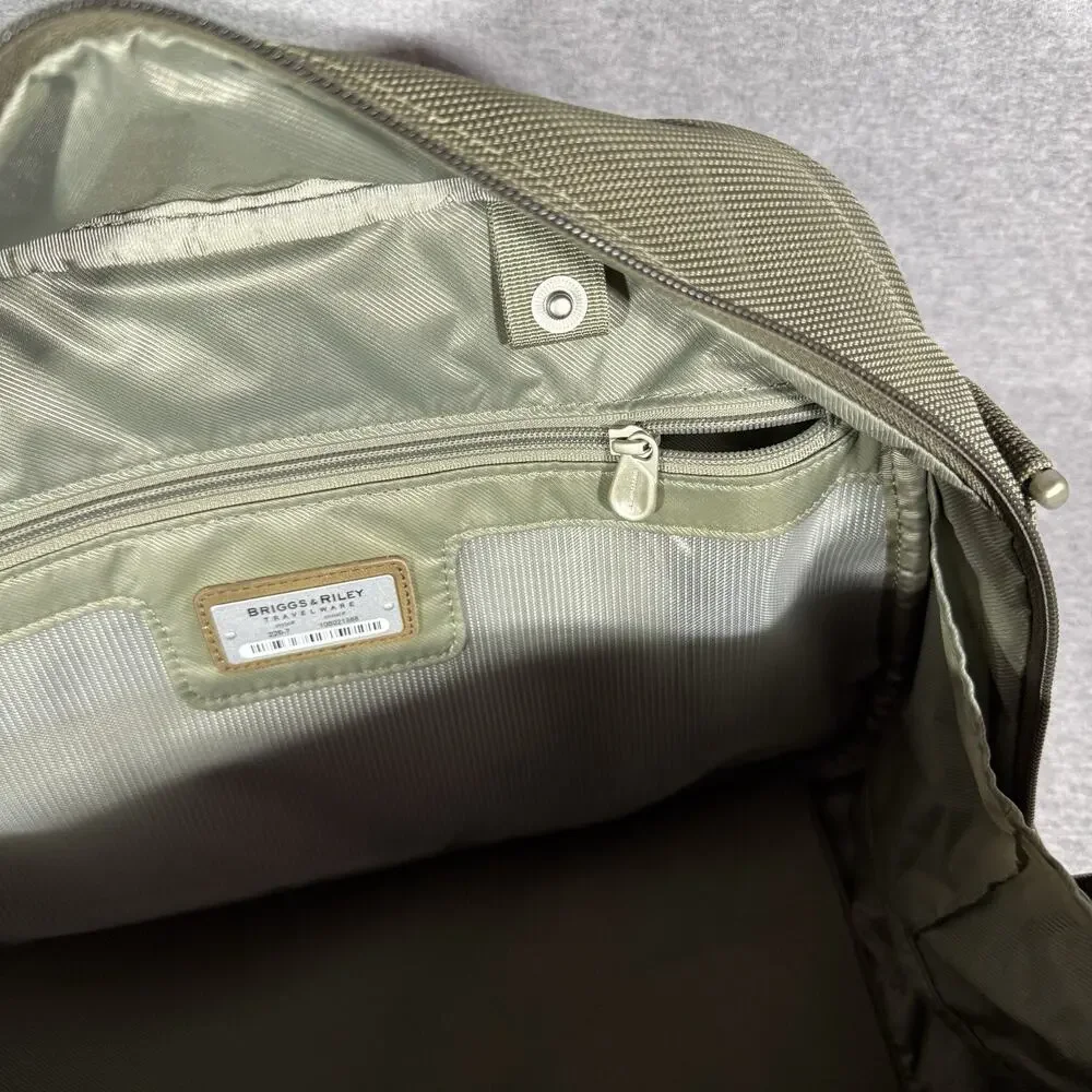 Briggs & Riley 226-7 Olive Ballistic Nylon Duffel Bag Carry On Travel Tag Intact